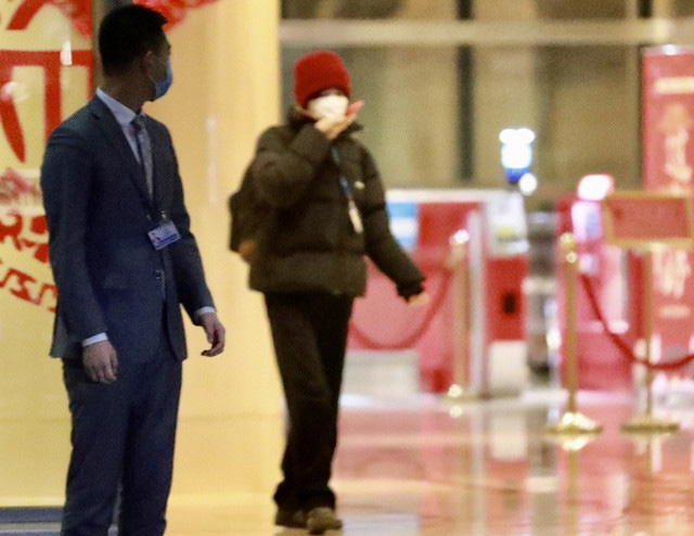 Lộ hình ảnh Tạ Đình Phong và Vương Phi cùng nhau đi trượt tuyết ở Nhật Bản, dập tắt tin đồn chia tay-4