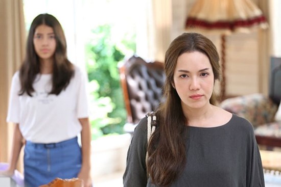 Nhìn tấm ảnh chụp trộm trong điện thoại chị chồng, tôi giật mình thon thót nhưng đúng lúc quan trọng nhất, chị ấy lại giấu nhẹm làm ruột gan tôi sôi sục