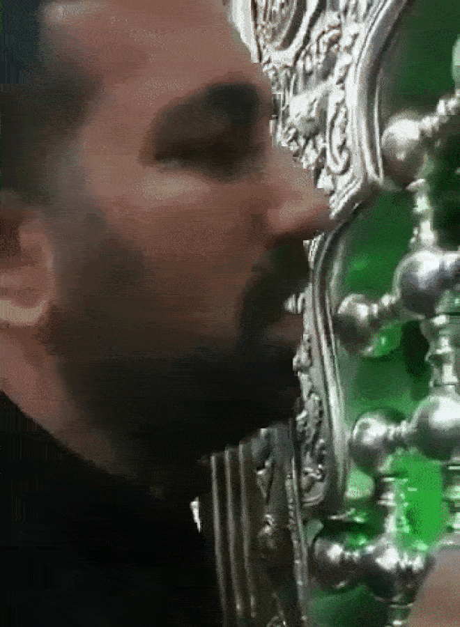 Video: Người dân Iran tập trung liếm đền thờ giữa lúc dịch bệnh virus corona bùng phát-2