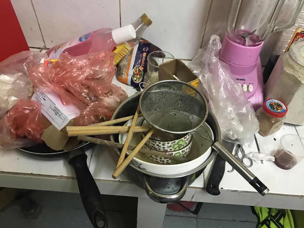 Em gái nuôi ở bẩn kinh hoàng bị bóc phốt lên mạng xã hội: Phòng trọ bừa bộn, bát đũa mốc meo, bốc mùi thum thủm-3
