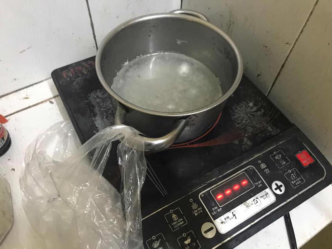 Em gái nuôi ở bẩn kinh hoàng bị bóc phốt lên mạng xã hội: Phòng trọ bừa bộn, bát đũa mốc meo, bốc mùi thum thủm-6