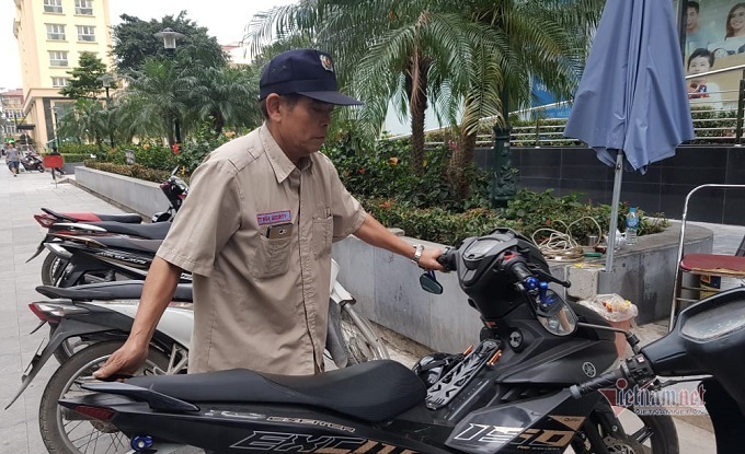 Làm mất xe máy gần 200 triệu, bác bảo vệ rao bán đất, nhịn ăn lo đền bù-1