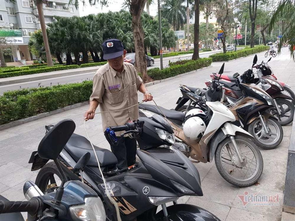 Làm mất xe máy gần 200 triệu, bác bảo vệ rao bán đất, nhịn ăn lo đền bù-2