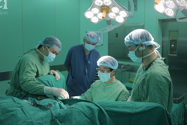 Người phụ nữ 35 tuổi mắc chứng bệnh hiểm, cứ 30 phút lại muốn đi tiểu vì thói quen rất phổ biến này-1