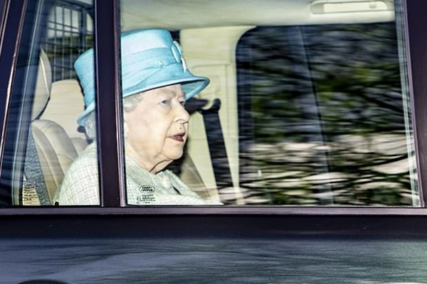 Báo Anh: Ôm mộng thành siêu sao Hollywood nhưng lời nhận xét của giám đốc hãng phim đủ khiến Meghan Markle ê chề xấu hổ-3