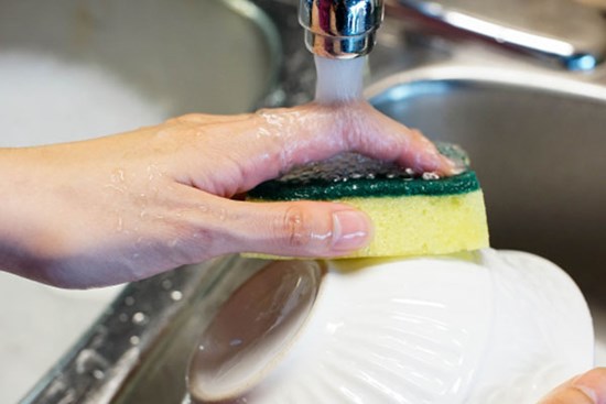 Dùng miếng rửa bát hỏng mới thay, sai lầm tai hại 10 nhà 9 nhà mắc phải