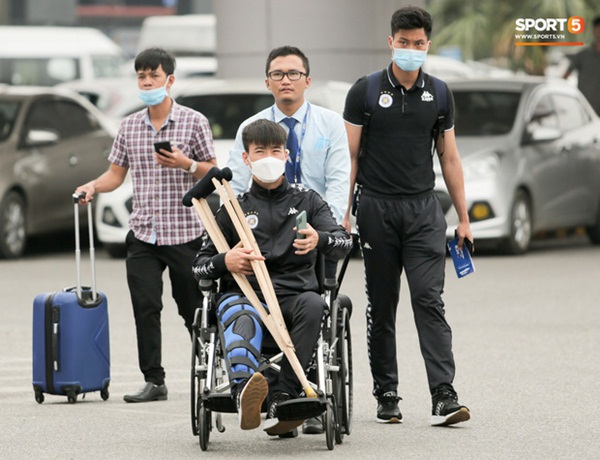 NÓNG: Duy Mạnh đứt hoàn toàn dây chằng chéo trước và nghỉ thi đấu dài hạn, lỡ hẹn với các trận vòng loại World Cup 2022-2
