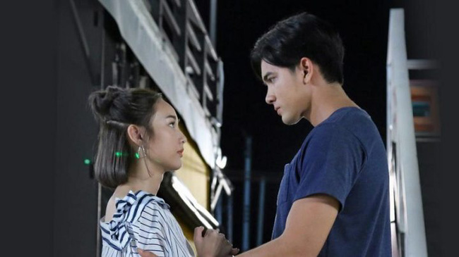 Thấy bố mẹ chồng tương lai có hành động vô cùng kì quặc trong bếp, cô gái sợ bỏ về nhưng đến khi nhận được đáp án lại vỡ òa cảm xúc-1