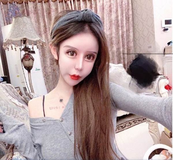 Nghiện phẫu thuật thẩm mỹ từ năm 13 tuổi, thiếu nữ khiến cộng đồng mạng tá hỏa khi công khai những bức ảnh xinh đẹp nhất của mình-6