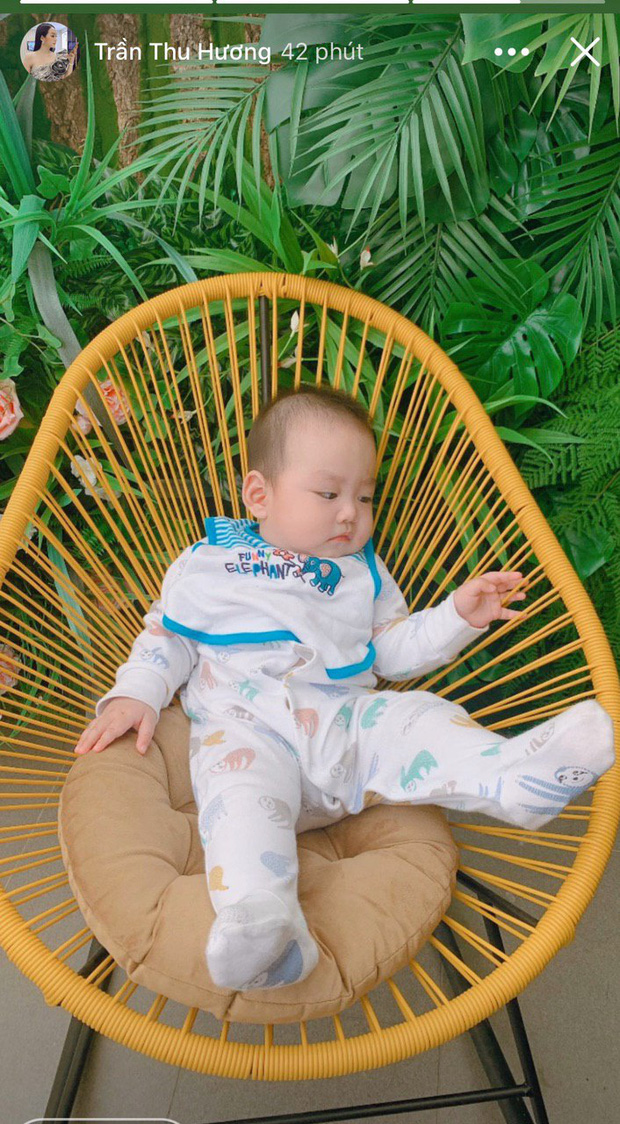 Bà xã Tuấn Hưng lấy lại tinh thần, hạnh phúc khoe loạt ảnh con trai út: 6 tháng tuổi đã cực kháu khỉnh, sở hữu nhiều nét giống bố!-2