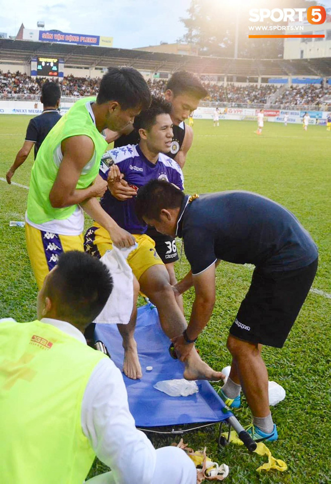 Duy Mạnh vừa nhận tin sét đánh, những bình luận vô duyên lấy vợ đen lắm lại được dịp ngoi lên-9