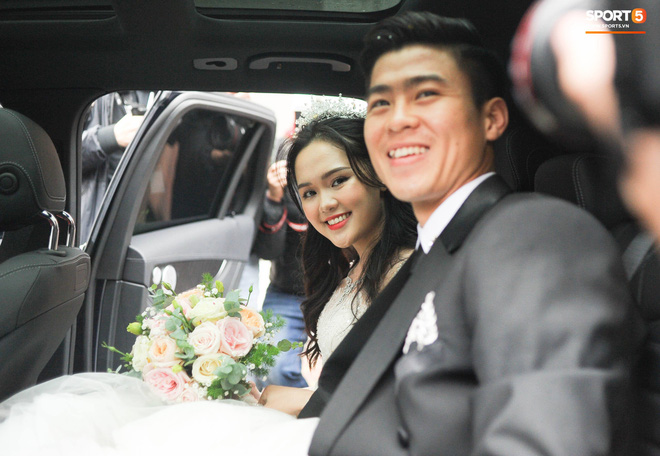 Duy Mạnh vừa nhận tin sét đánh, những bình luận vô duyên lấy vợ đen lắm lại được dịp ngoi lên-2