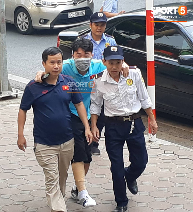 Duy Mạnh vừa nhận tin sét đánh, những bình luận vô duyên lấy vợ đen lắm lại được dịp ngoi lên-8