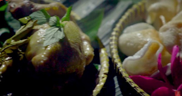 Nhã Phương được chồng cưng như trứng, đi về nửa đêm là được ôm, nấu món ngon chờ sẵn-7