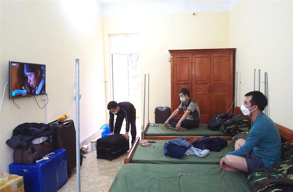 Hi hữu: Chú rể cùng 30 người thân được đưa đi xét nghiệm COVID-19 trước lễ cưới-1