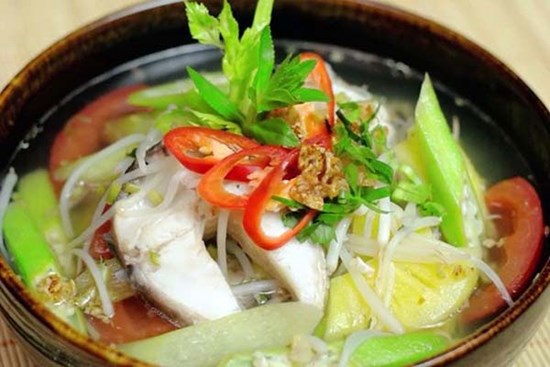 Canh cá nấu dọc mùng thơm ngon, cả nhà gật gù khen khéo