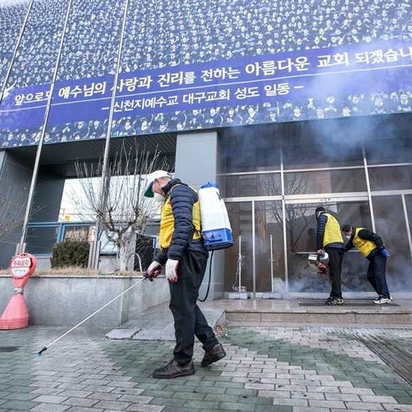 Vì sao nhà thờ Tân Thiên Địa là cái ổ hoàn hảo cho virus corona?-1