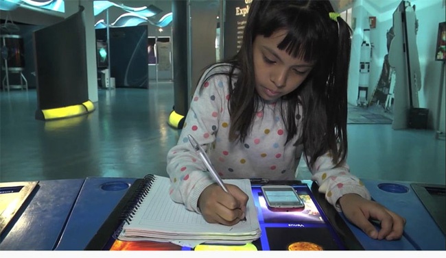 Ngưỡng mộ bé gái chuẩn bị vào đại học ở tuổi lên 8, bất ngờ hơn khi trước đó bị bạn bè chế giễu là người không bình thường-3