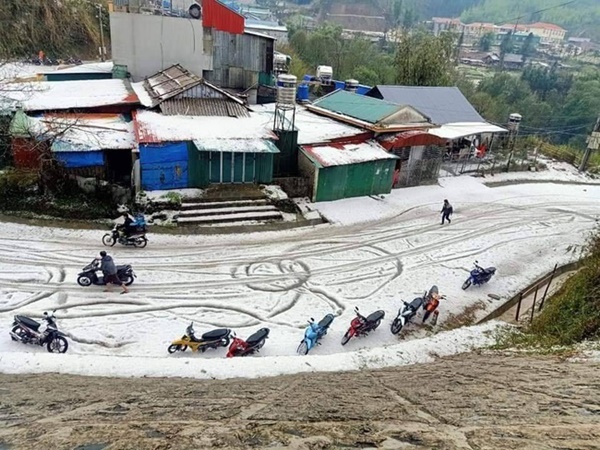Mưa đá kinh hoàng, phủ trắng xóa đường, sườn đồi ở Lai Châu-6