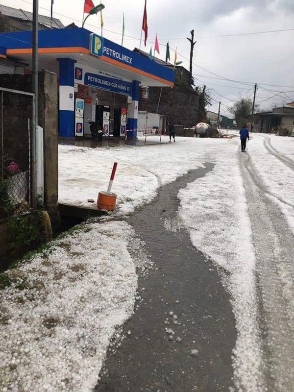 Mưa đá kinh hoàng, phủ trắng xóa đường, sườn đồi ở Lai Châu-8