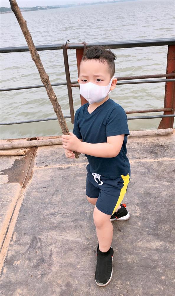 Ly Kute chia sẻ loạt khoảnh khắc cùng quý tử Khoai Tây làm điều đặc biệt khi sắp tròn 4 tuổi, ngoại hình của cậu bé khiến nhiều người bất ngờ-2