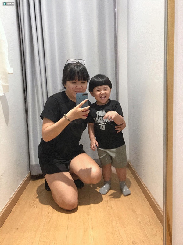 Cậu bé hễ xuất hiện là khiến dân mạng rần rần nhấn like: Kiểu tóc bát úp và tình bạn đặc biệt với chú chó mặt xấu-7