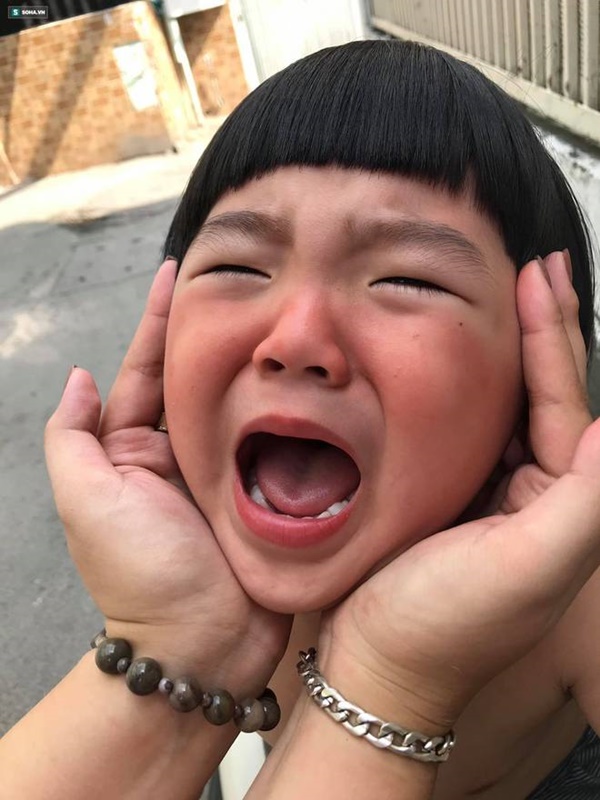 Cậu bé hễ xuất hiện là khiến dân mạng rần rần nhấn like: Kiểu tóc bát úp và tình bạn đặc biệt với chú chó mặt xấu-17