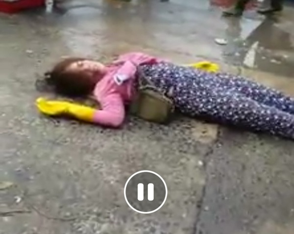 Vụ tiểu thương bị nhóm bảo vệ đánh đập dã man giữa chợ: Trưởng BQL chợ nói, bảo vệ mới làm thiếu kinh nghiệm-2