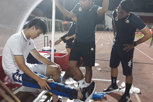 Quỳnh Anh khóc hết nước mắt vì Duy Mạnh gặp chấn thương nặng, mẹ mắng 1 câu cho nín mà thấy thương ghê-4