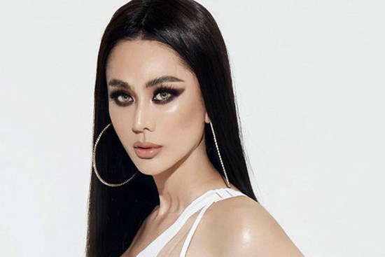 Khoe hình diện bikini sexy ở tuổi 42, Lâm Khánh Chi bị nghi photoshop quá đà
