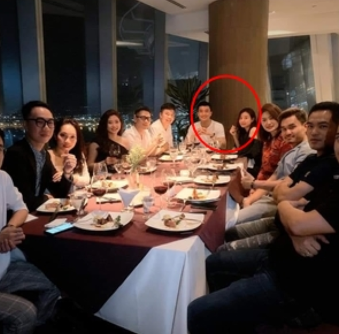 Lại dậy sóng Midu hẹn hò trai đẹp Quốc Trường, hết ngồi cạnh nhau khi ăn tối tới bắn tim cực ngọt ngào-2