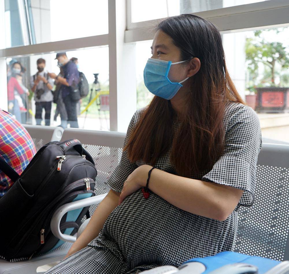 Bà bầu trong đoàn 30 người trở về từ Vũ Hán tiết lộ những ngày sống ở tâm dịch” COVID-19-3