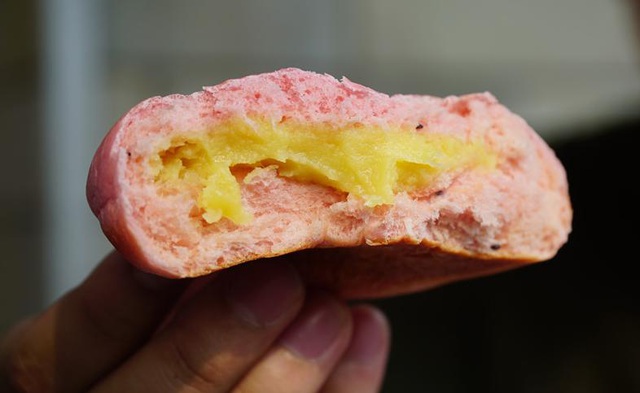 Bánh mì thanh long sầu riêng cháy hàng”, có tiền chưa chắc mua được-2