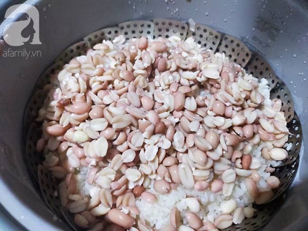 Mách các mẹ cách nấu xôi lạc dừa dẻo thơm cực dễ cho cả nhà ăn sáng khỏi ra ngoài-2