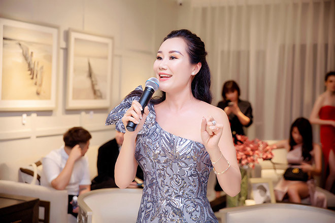 Gia thế hoành tráng và cuộc sống bí ẩn của nữ MC đình đám, từng dẫn Sức sống mới”-5