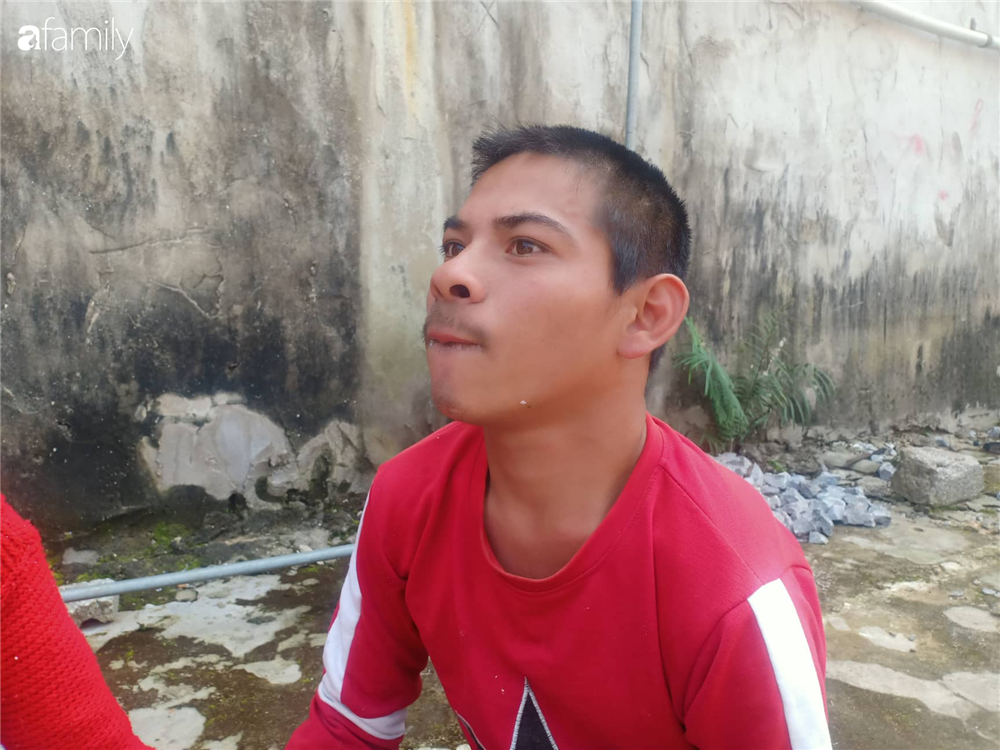 Nước mắt người mẹ già nuôi hai con tật nguyền, đi bằng hai tay, trí não không bình thường: Tôi chỉ mong được sống để rau cháo qua ngày nuôi con”-4