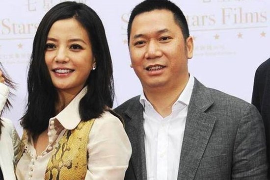 Con trai Triệu Vy khoe ảnh gia đình đi trượt tuyết, để lộ chi tiết làm dấy nghi vấn cha mẹ đã ly hôn