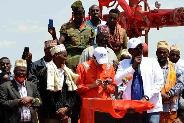 Lịch sử Việt từng có vị vua mắc bệnh lạ: Lông lá mọc khắp người, triều đình phải làm cũi vàng nhốt vào và quá trình điều trị xứng đáng là một kỳ tích-7