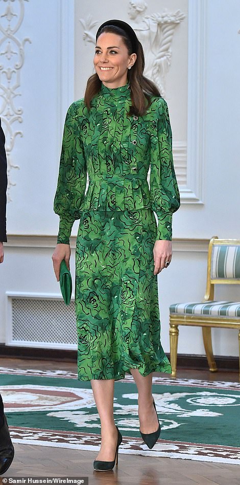 Diện đầm hơn 50 triệu, Công nương Kate ra chiêu chỉnh đốn lại một chi tiết siêu nhỏ mà phải tinh tường lắm mới nhận ra-7