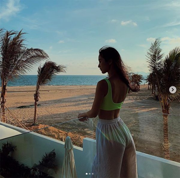 Diện chiếc áo khoét sâu, Jun Vũ làm dân tình chẳng biết nhìn vào đâu cho vừa-12