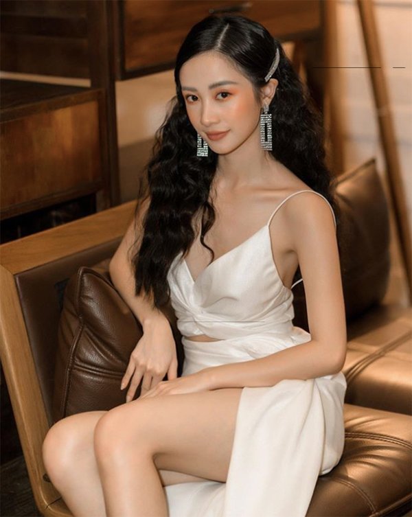 Diện chiếc áo khoét sâu, Jun Vũ làm dân tình chẳng biết nhìn vào đâu cho vừa-6