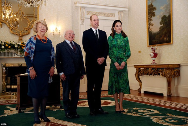 Cùng đặt chân đến Ireland, Công nương Kate và em dâu Meghan khác nhau một trời một vực: Người đẳng cấp quý phái, người kém sang hơn-3