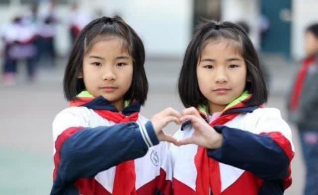 Chênh lệch nhau 5 điểm trong bài thi đại học, 10 năm sau cuộc đời của cặp chị em sinh đôi có bước ngoặt khó ngờ-1