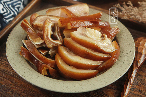 Bữa tối mẹ đảm làm món chả thịt thơm ngon, đậm đà lạ miệng-7