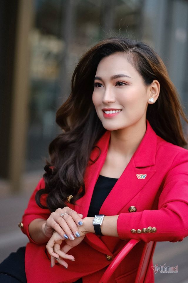 Đời thực khó ngờ của BTV trẻ nhất thời sự 19h của VTV-7