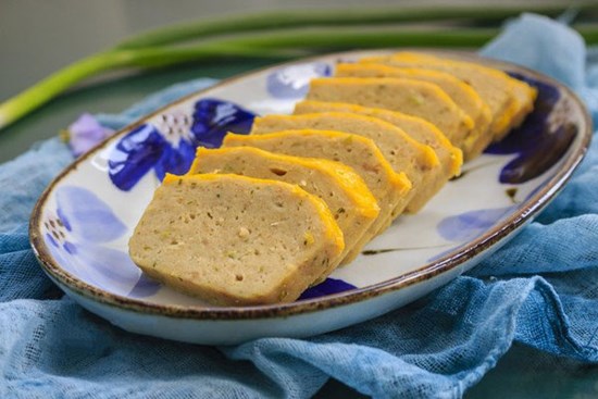 Bữa tối mẹ đảm làm món chả thịt thơm ngon, đậm đà lạ miệng