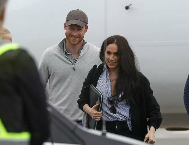 Quay về Anh, Meghan Markle đã bị hắt hủi không thương tiếc từ chị dâu Kate cho đến người dân, gây ra cơn bão dư luận chưa từng thấy-2