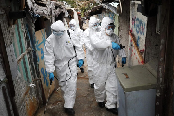 Một gia đình có 16 người nhiễm virus corona-2