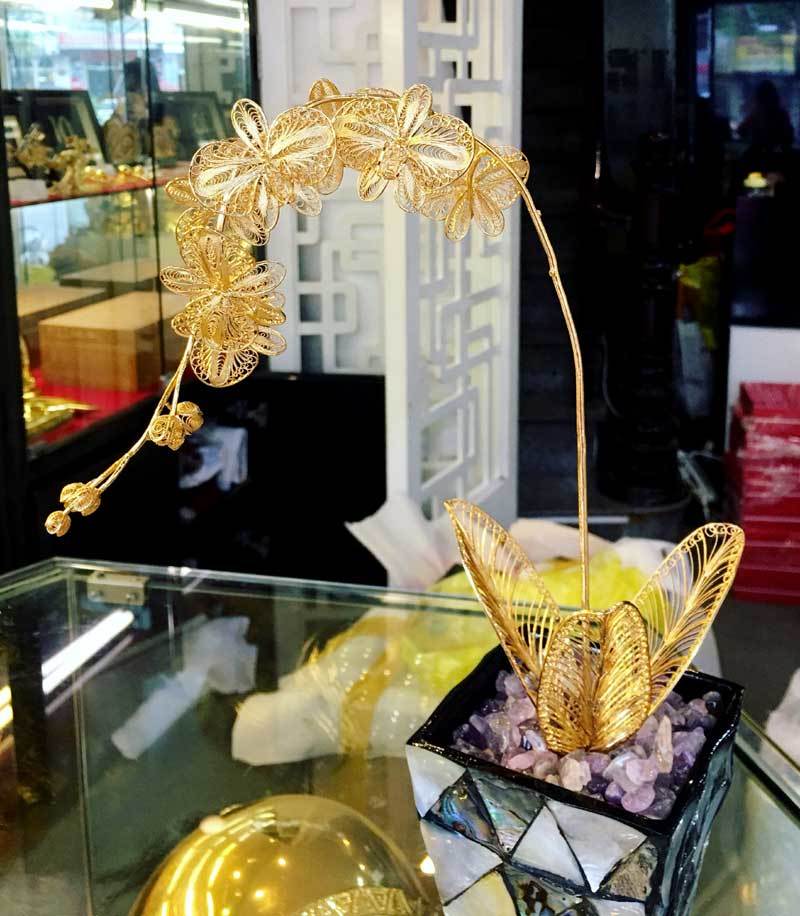 Lan hồ điệp mạ vàng 16 triệu/cành, đại gia mua làm quà tặng 8/3-2