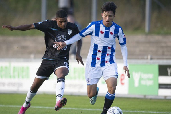 Văn Hậu tập luyện mùa dịch Covid-19: Chỉ dám đạp xe ban đêm, chuyền bóng trong nhà vỡ cả đồng hồ-3